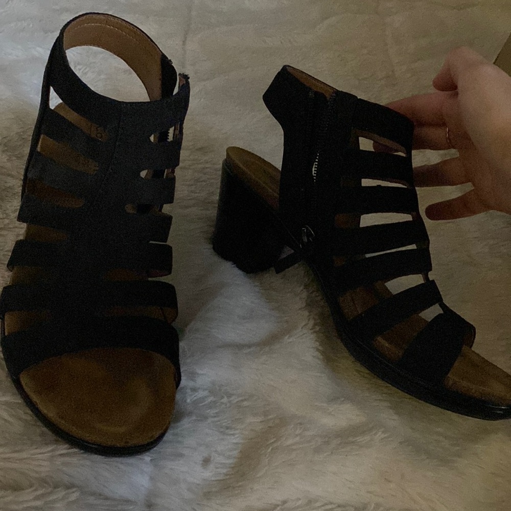 Black Size 8.5 comfortiva heels